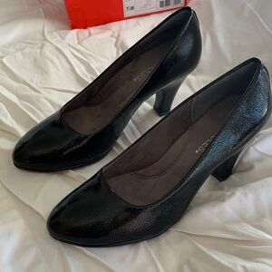 AEROSOLES Tapestry Black Patent Heels